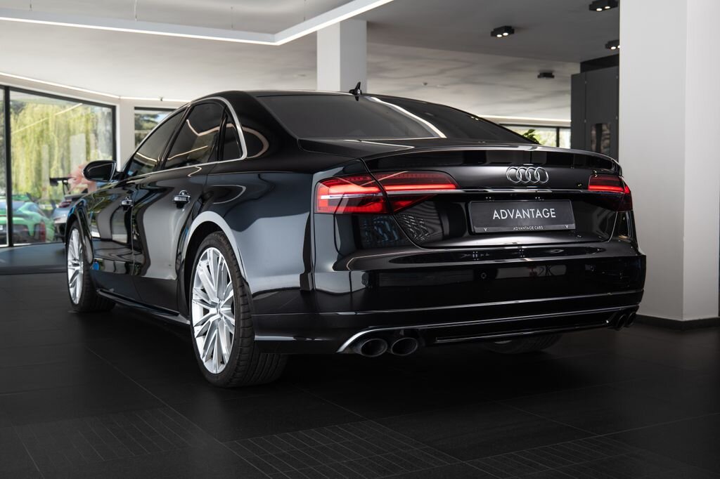 Audi S8 Sedan / Limuzína 4,0 l 382 kw
