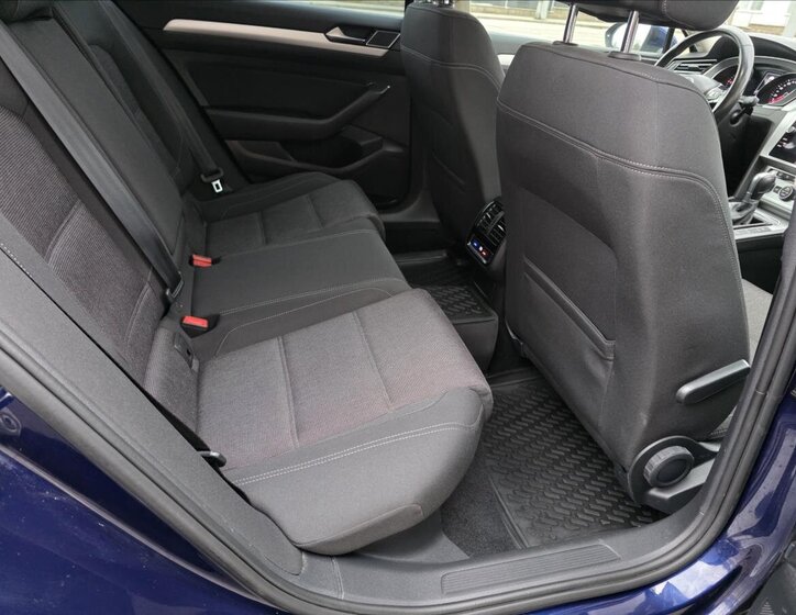 Volkswagen Passat 25