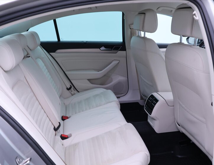 Volkswagen Passat Sedan 2,0 l 110 kw