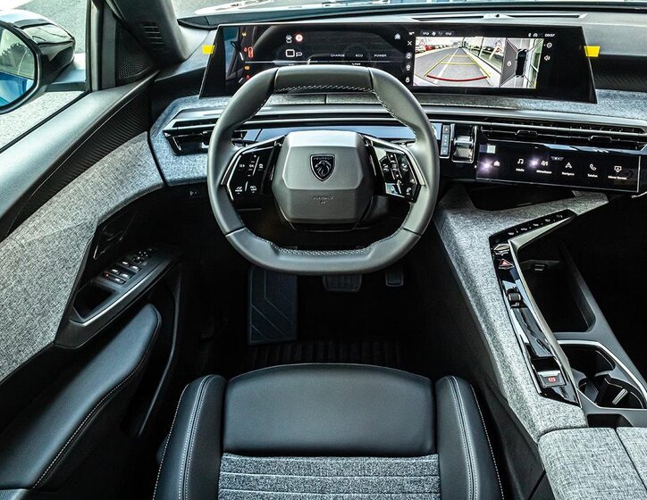 Peugeot 3008 SUV 1,2 l 107 kw