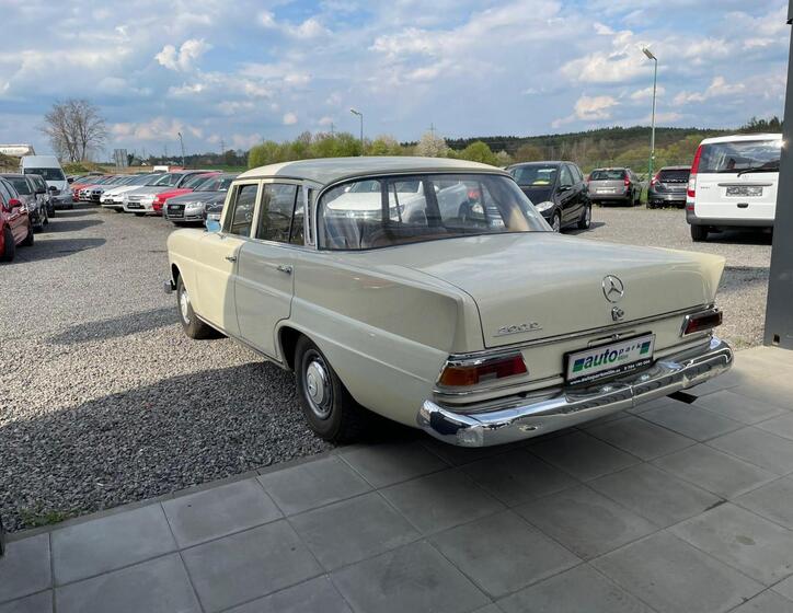 Mercedes-Benz Ostatní 6