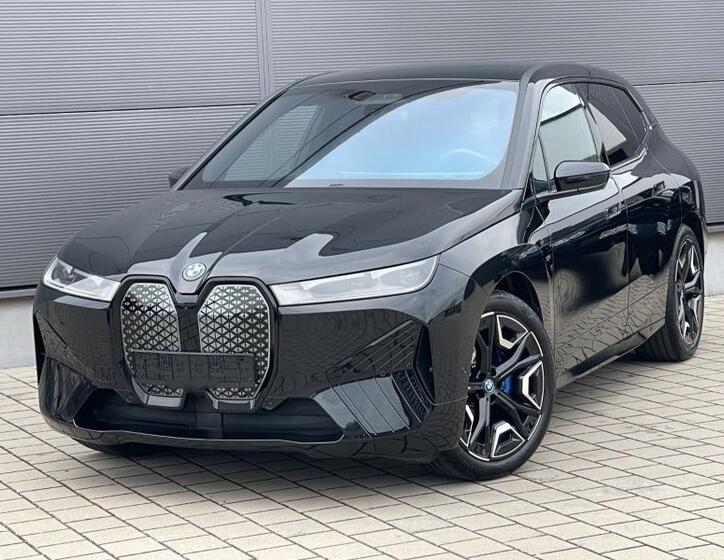 BMW iX 2