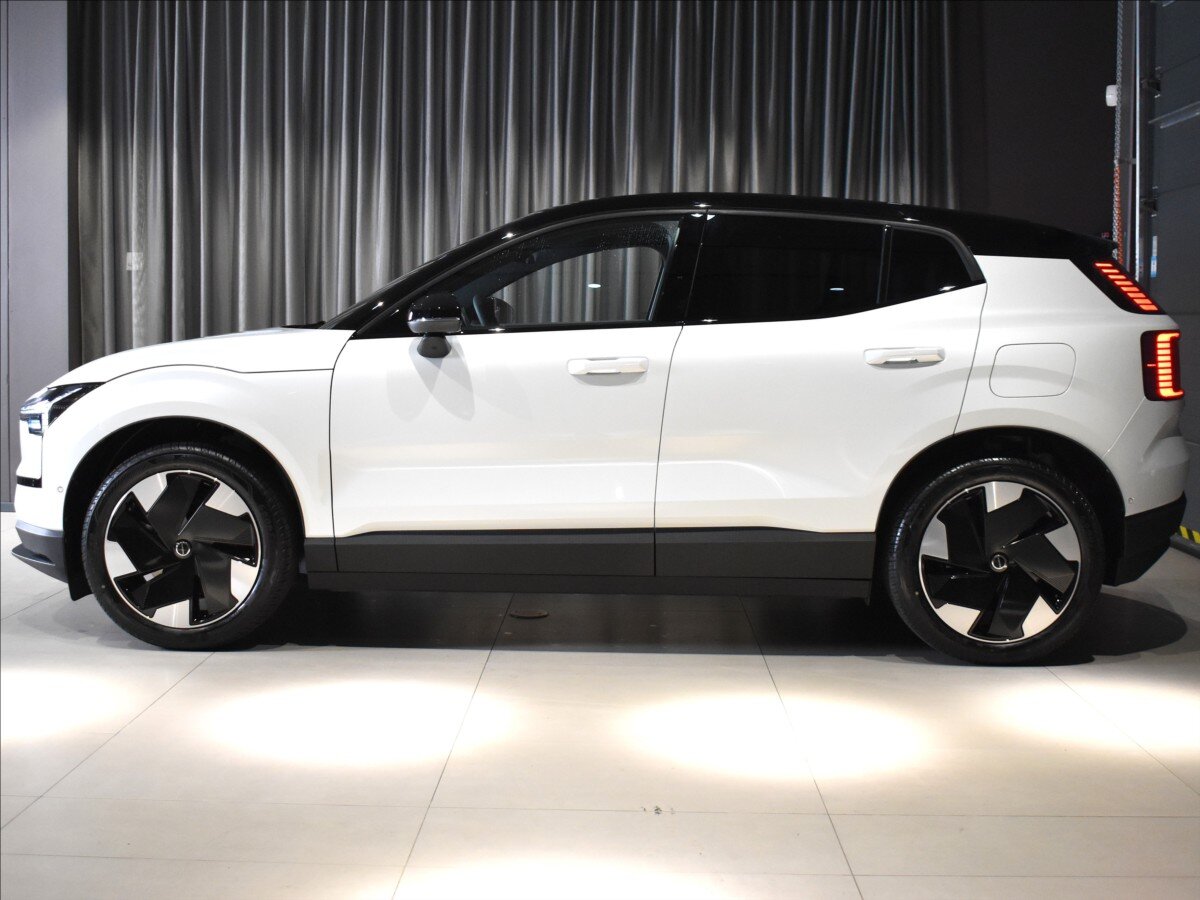 Volvo EX30 SUV / Terénní 0,0 200 kw