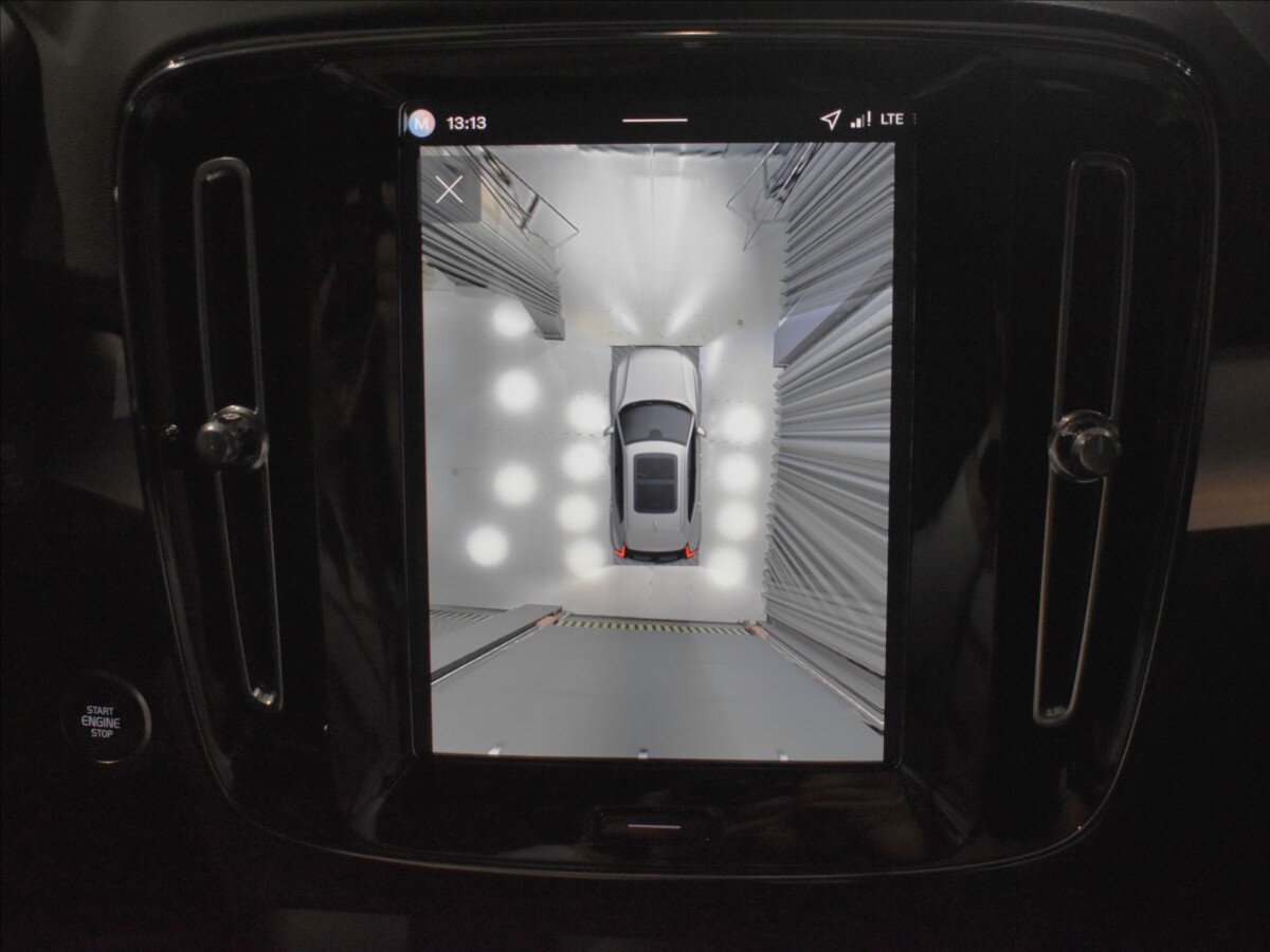 Volvo XC40 SUV / Terénní 2,0 l 145 kw