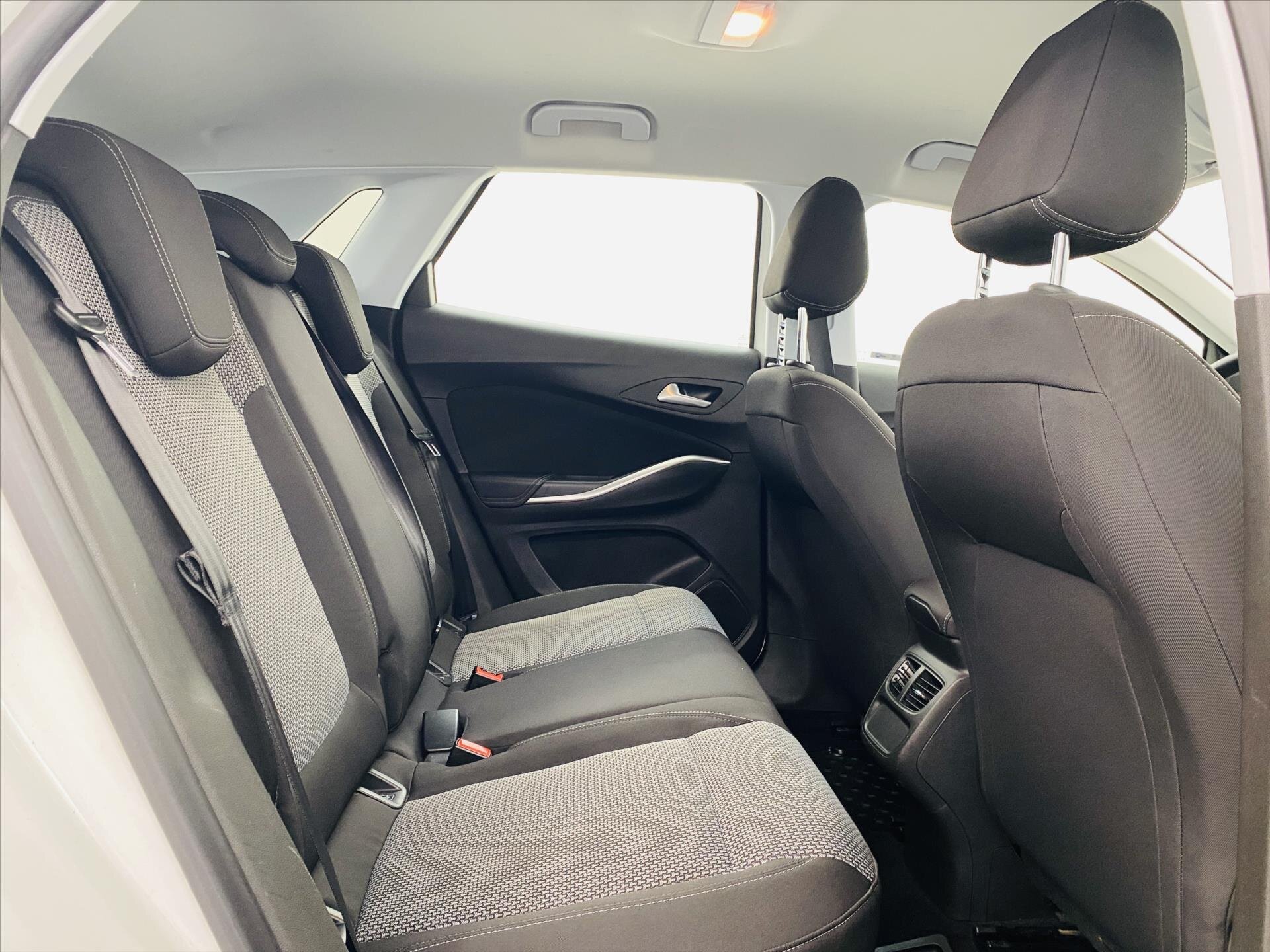 Opel Grandland X SUV / Terénní 1,2 l 96 kw