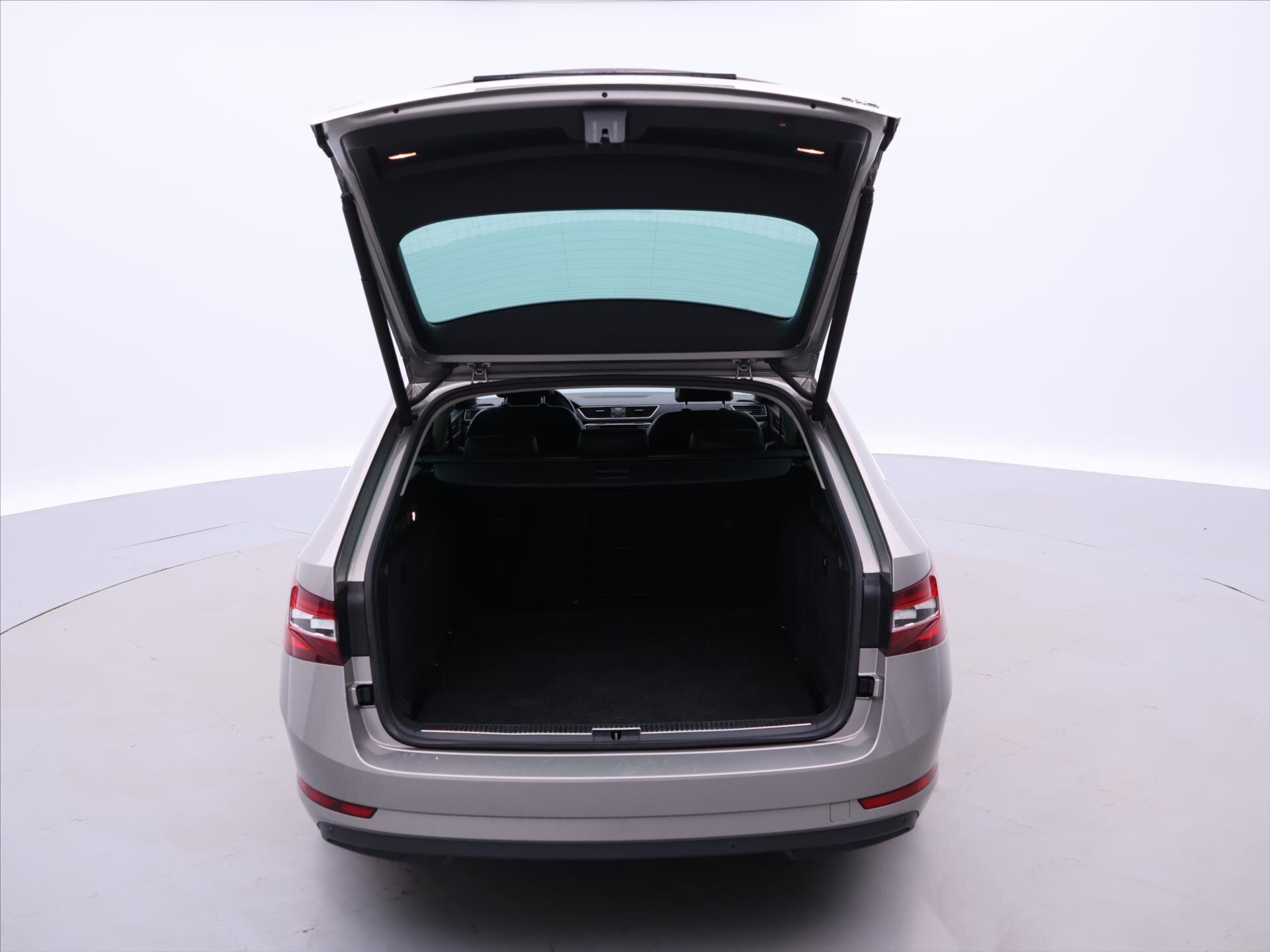 Škoda Superb Kombi 2,0 l 140 kw