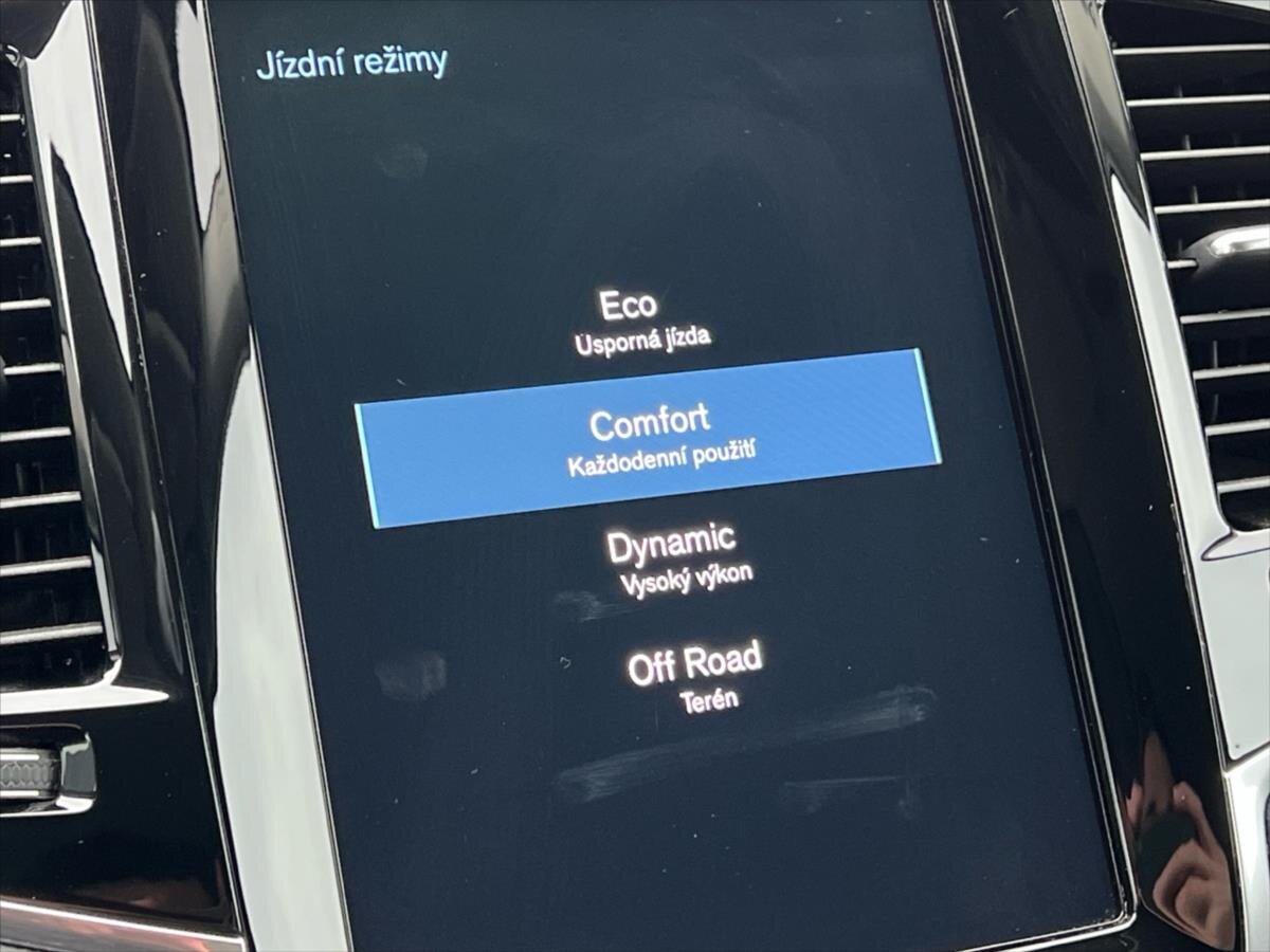 Volvo XC90 SUV / Terénní 2,0 l 173 kw