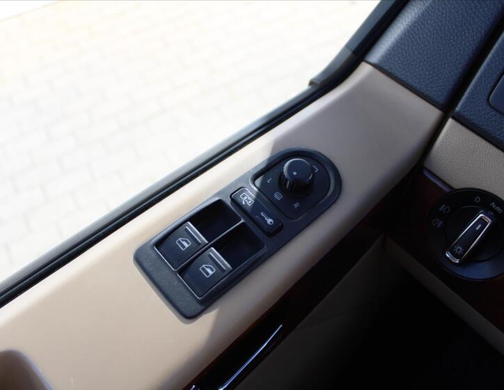 Volkswagen Multivan 21