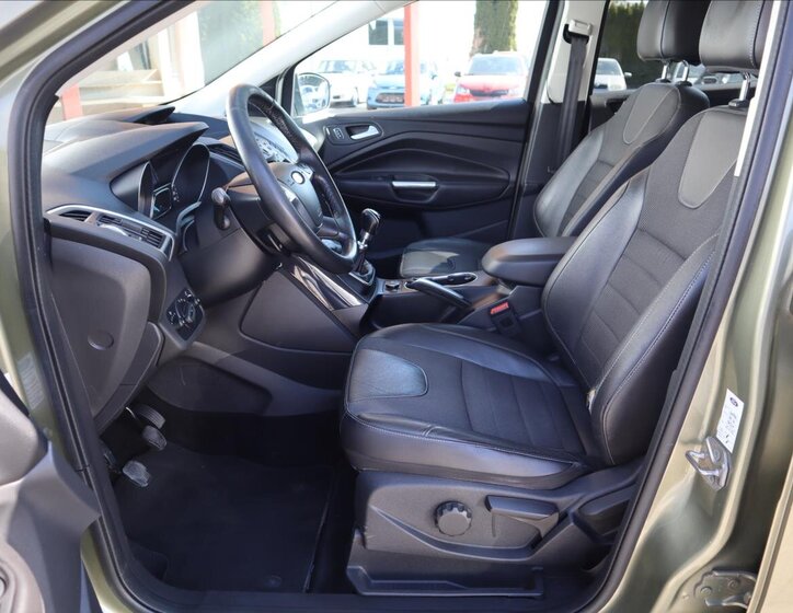 Ford Kuga SUV / Terénní 1,6 l 110 kw