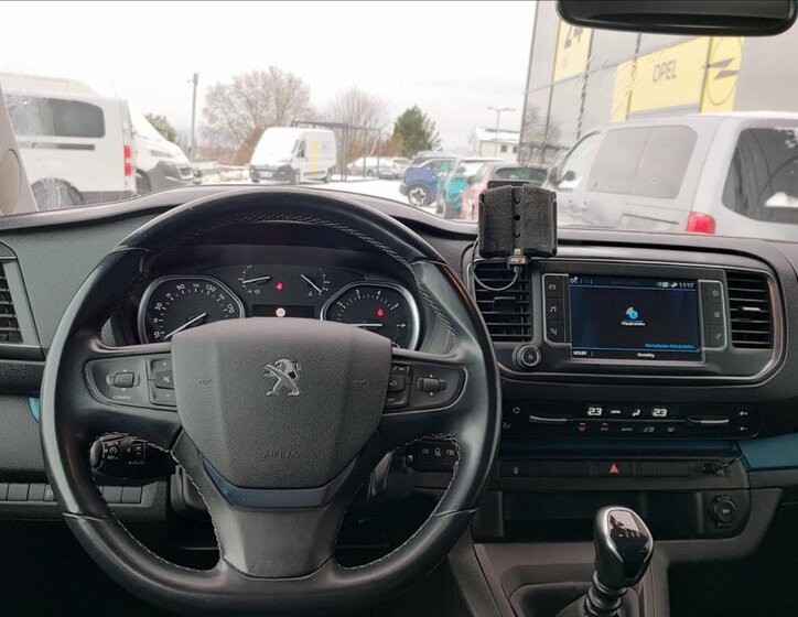 Peugeot Traveller 8