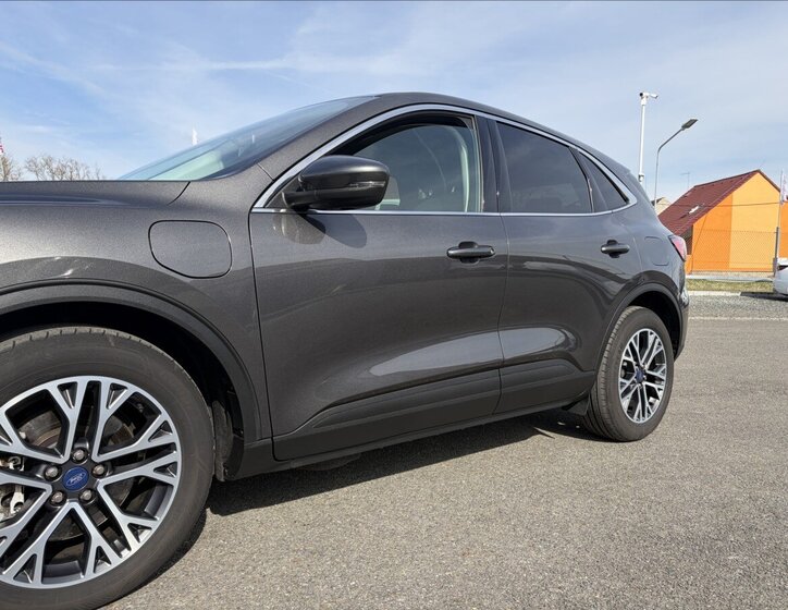 Ford Kuga SUV / Terénní 2,5 l 165 kw