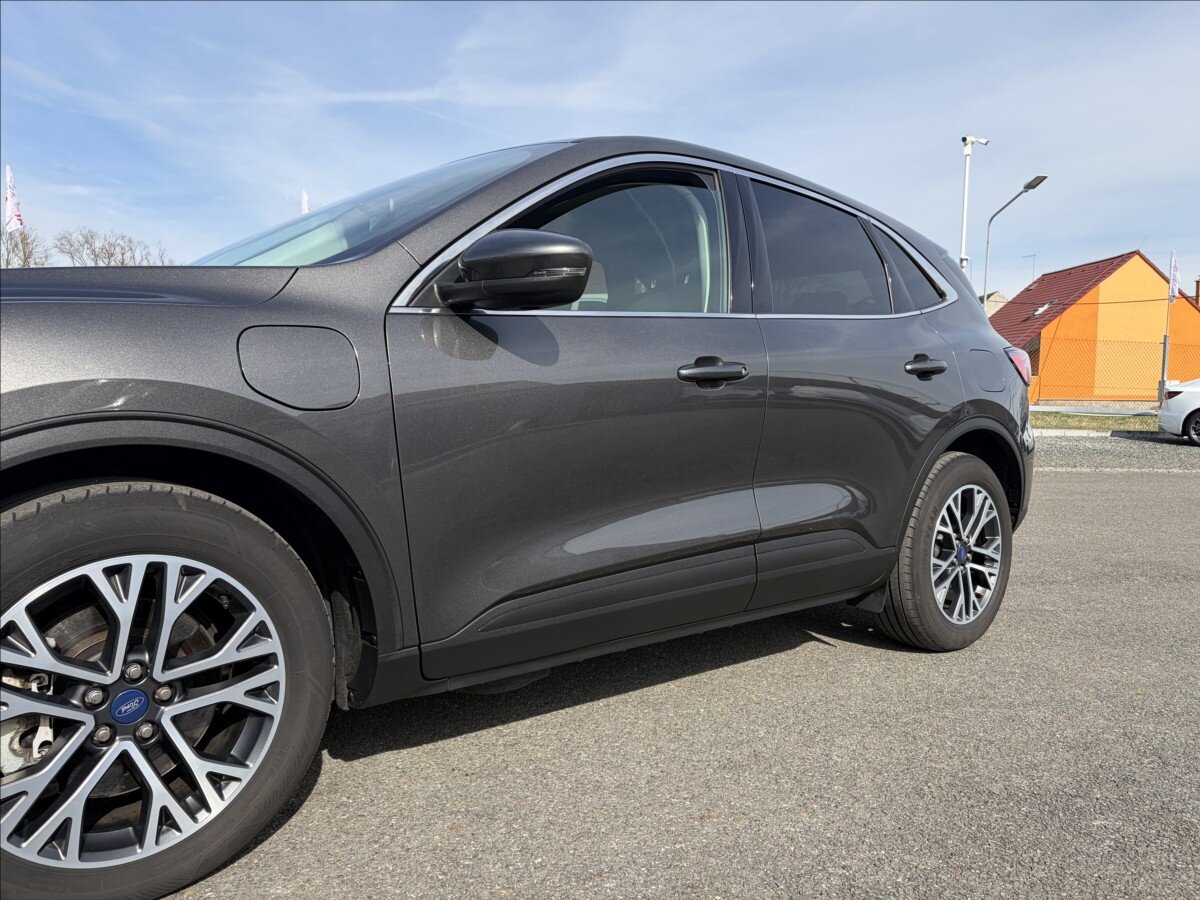 Ford Kuga SUV / Terénní 2,5 l 165 kw