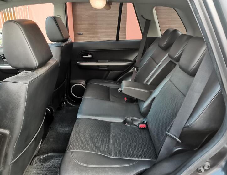 Suzuki Grand Vitara 10