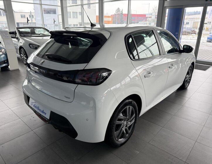 Peugeot 208 Hatchback 1,2 l 74 kw