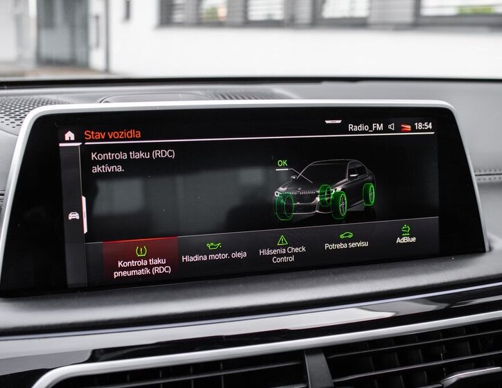 BMW Řada 7 Sedan 3,0 l 294 kw