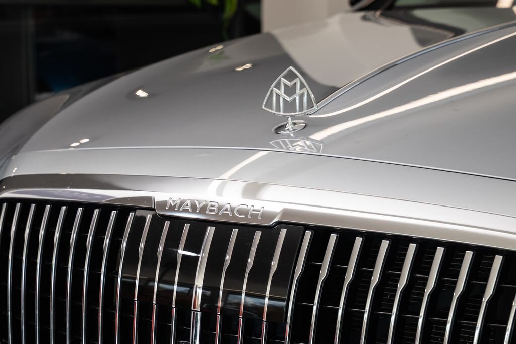 Mercedes-Benz Ostatní Sedan / Limuzína 6,0 l 450 kw