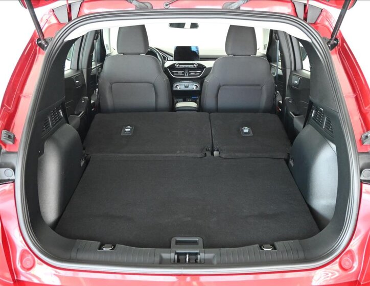 Ford Kuga SUV / Terénní 1,5 l 88 kw