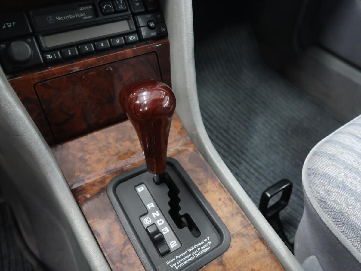 Mercedes-Benz 124 Kupé 3,0 l 162 kw