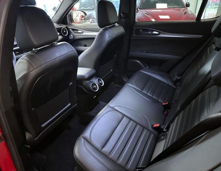 Alfa Romeo Stelvio 8