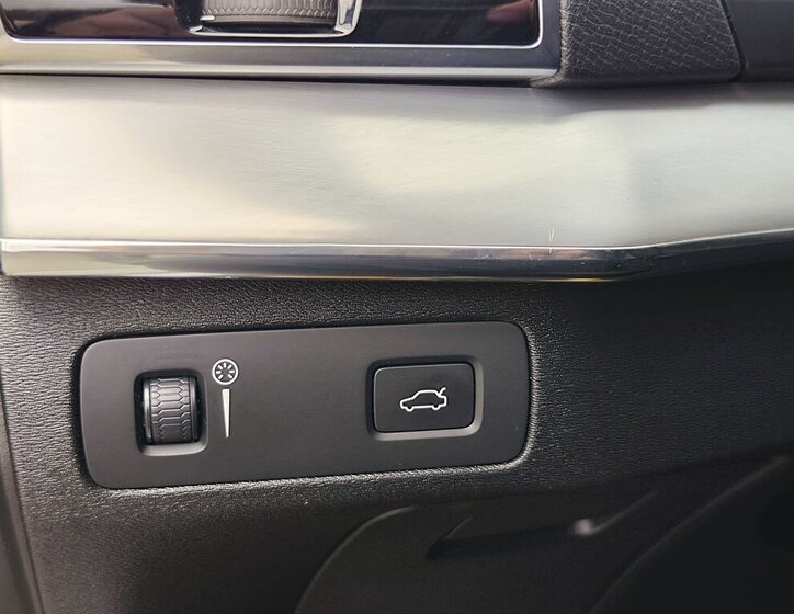 Volvo XC90 SUV / Terénní 2,0 l 235 kw