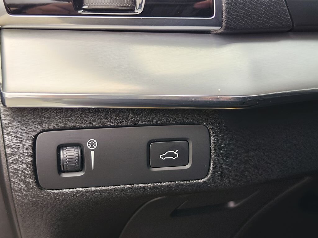 Volvo XC90 SUV / Terénní 2,0 l 235 kw