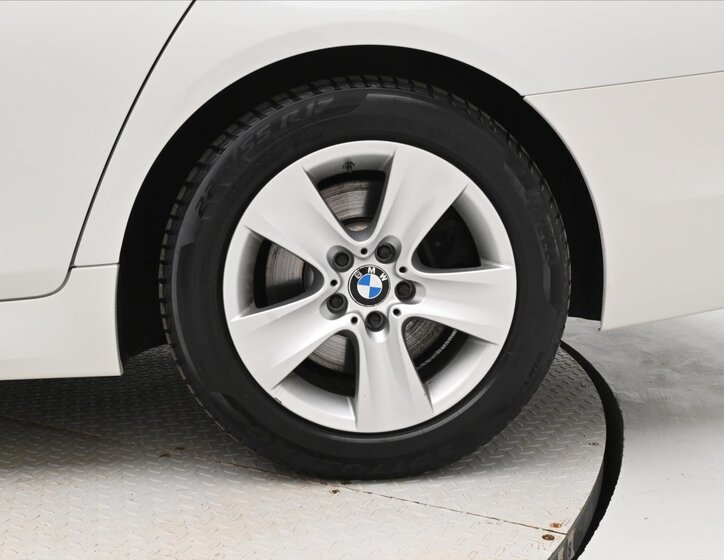 BMW Řada 5 Kombi 3,0 l 190 kw