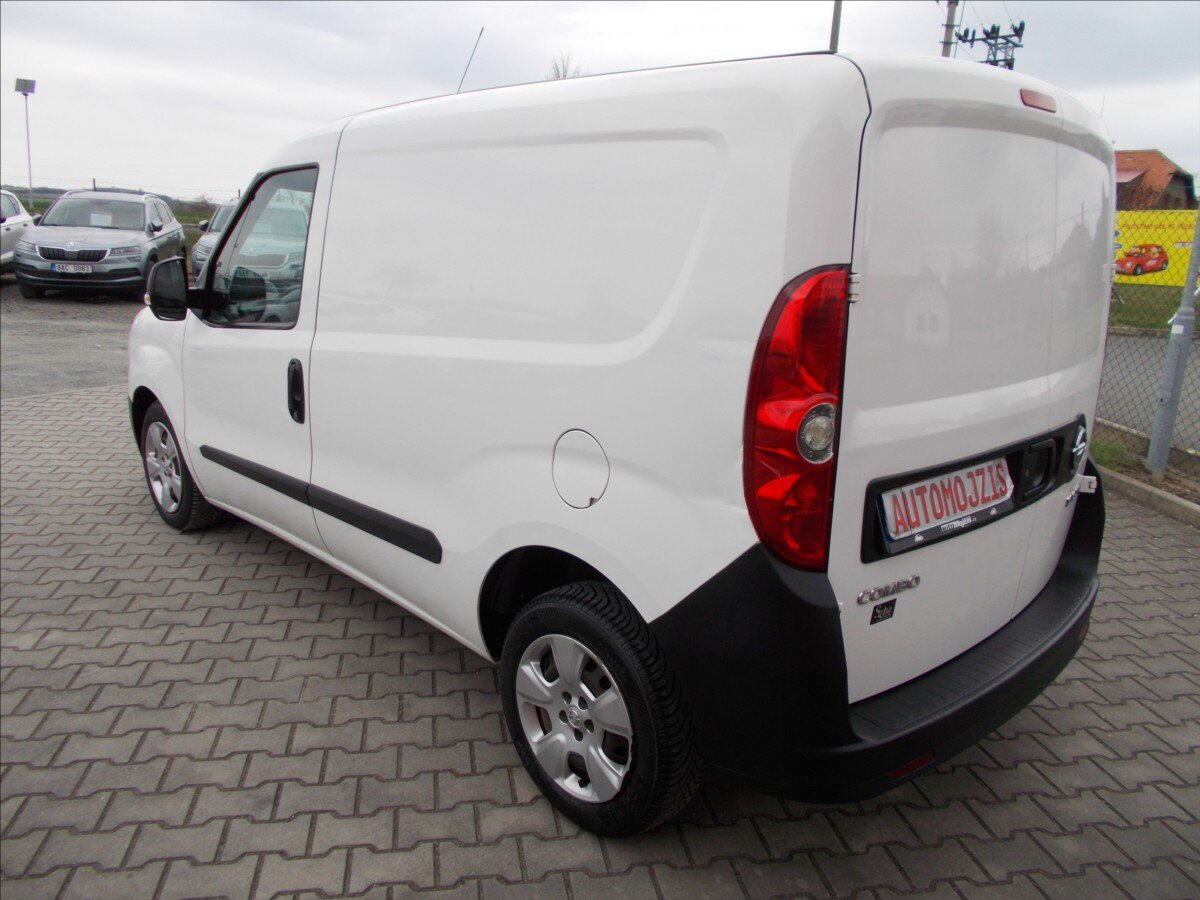 Opel Combo Skříň 1,6 l 77 kw