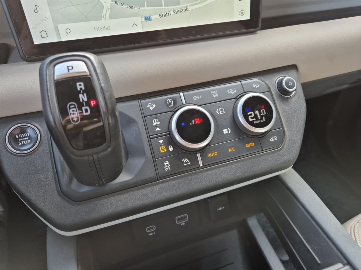 Land Rover Defender SUV / Terénní 3,0 l 147 kw