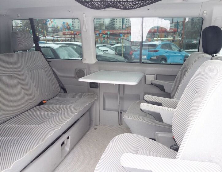Volkswagen Multivan 21