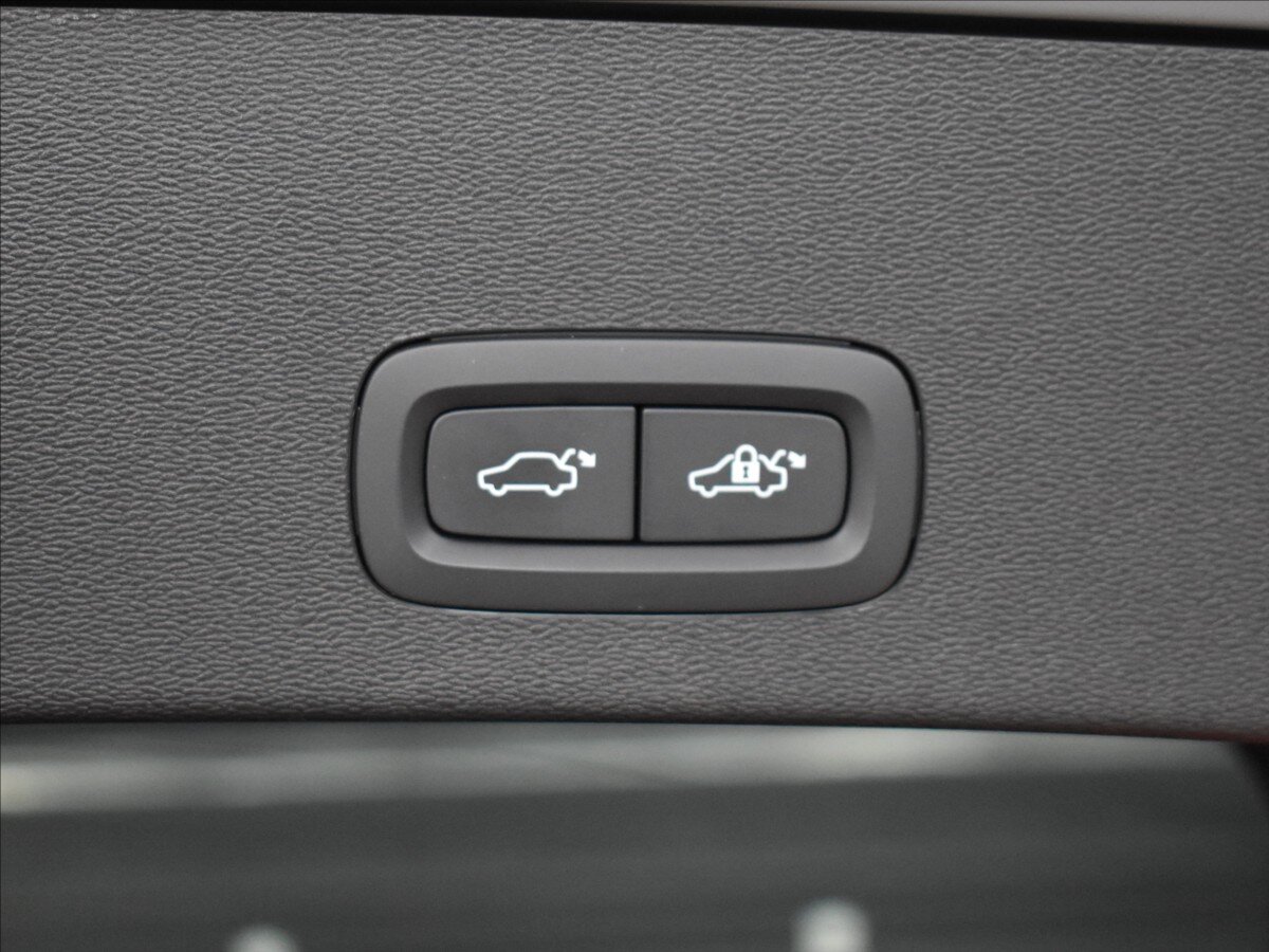 Volvo C40 SUV 0,0 185 kw