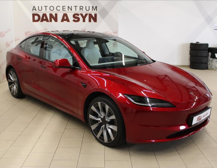 Tesla Model 3 Sedan / Limuzína 0,0 366 kw