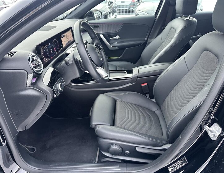 Mercedes-Benz Třídy A Hatchback 1,3 l 120 kw