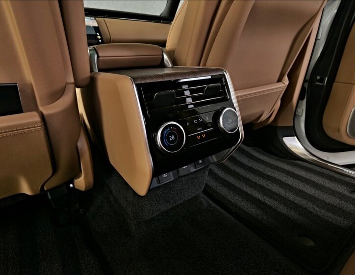 Land Rover Range Rover SUV 4,4 l 390 kw