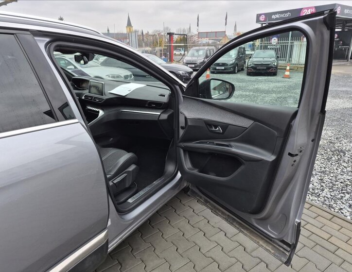 Peugeot 5008 MPV 1,6 l 133 kw