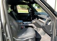 Land Rover Defender 22