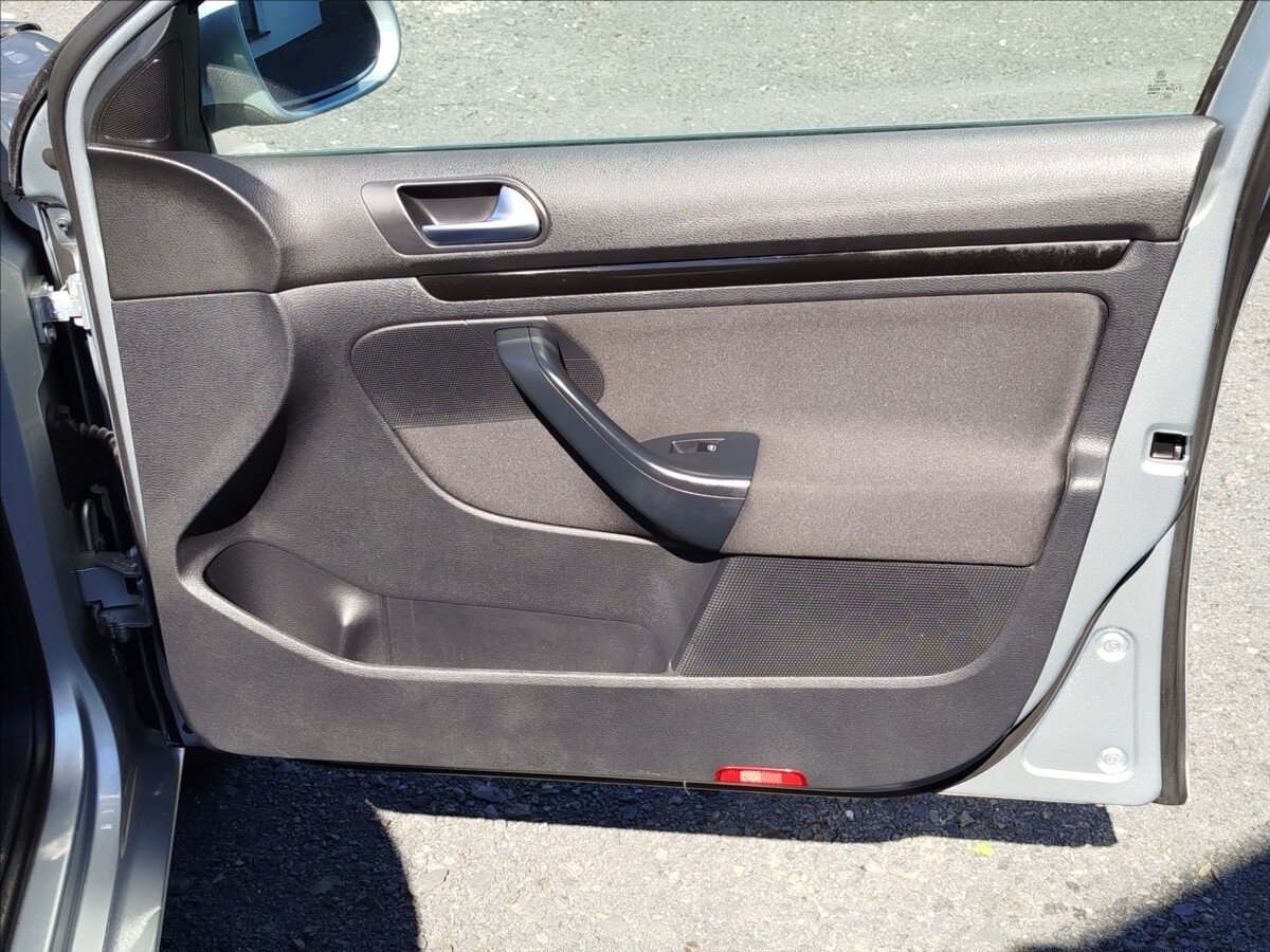 Volkswagen Golf Kombi 2,0 l 103 kw