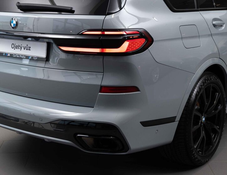 BMW X7 9