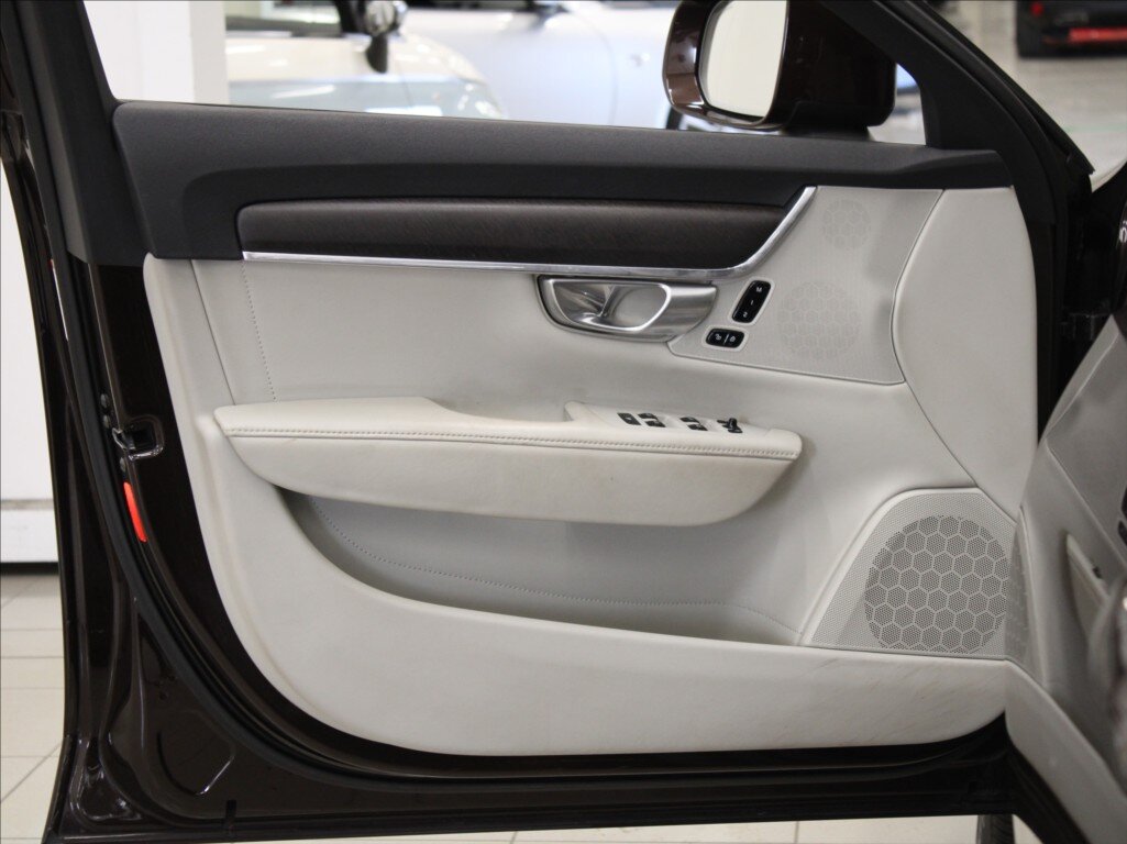 Volvo V90 Kombi 2,0 l 177 kw