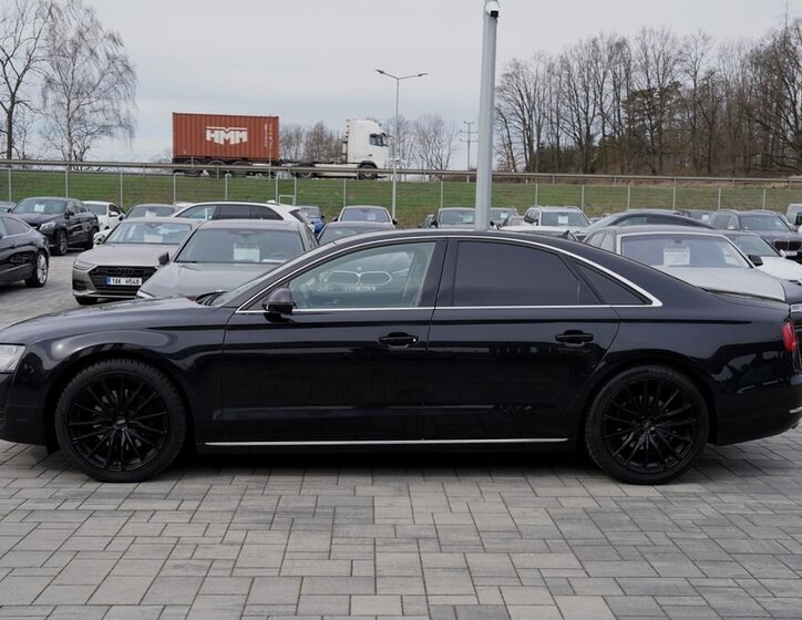 Audi A8 Sedan / Limuzína 3,0 l 213 kw