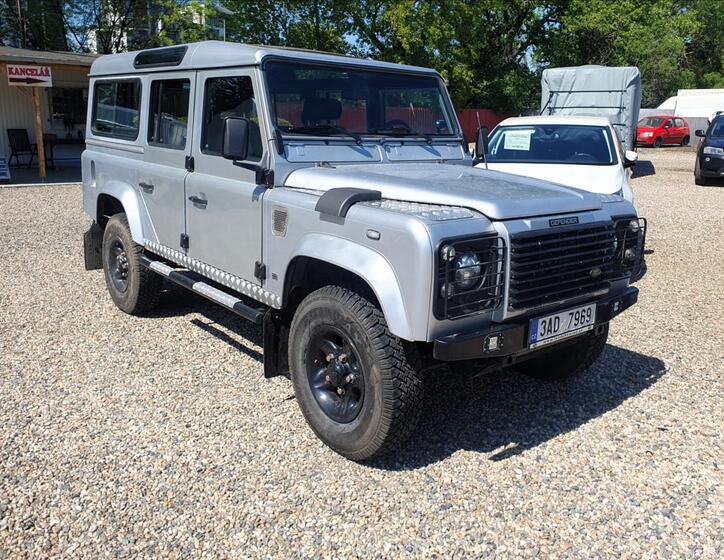 Land Rover Defender 2