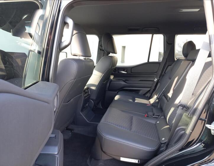 Toyota Land Cruiser 12