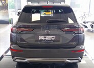 Mitsubishi Outlander 4