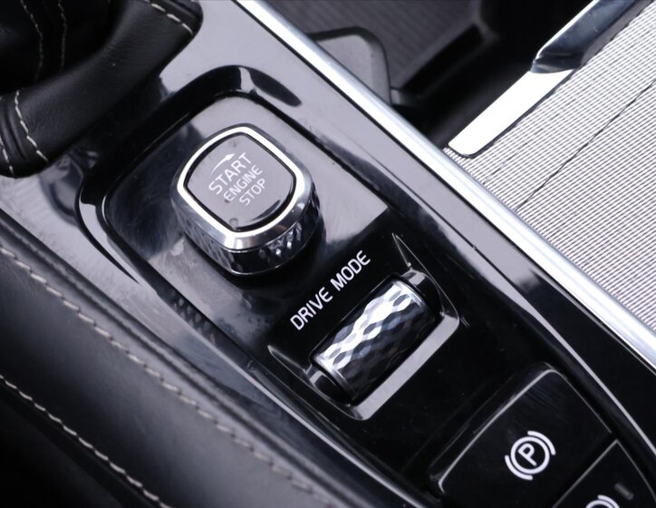 Volvo XC90 SUV / Terénní 2,0 l 173 kw