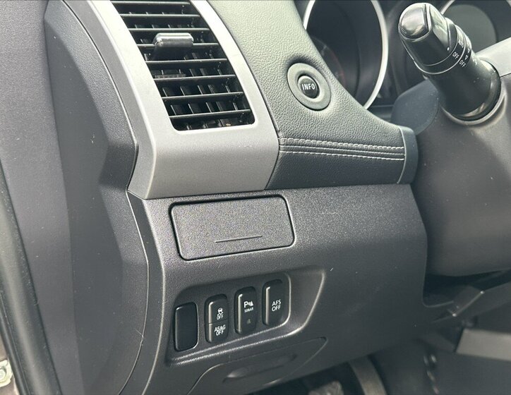 Mitsubishi Outlander SUV 2,3 l 130 kw