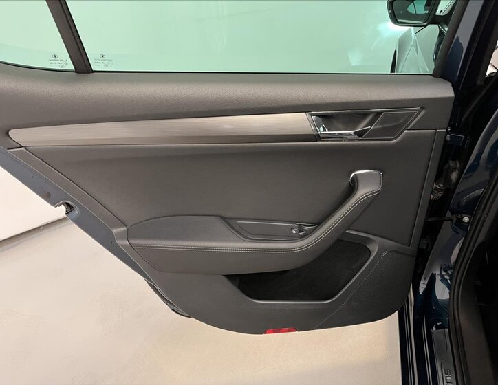 Škoda Superb Liftback 1,4 l 160 kw