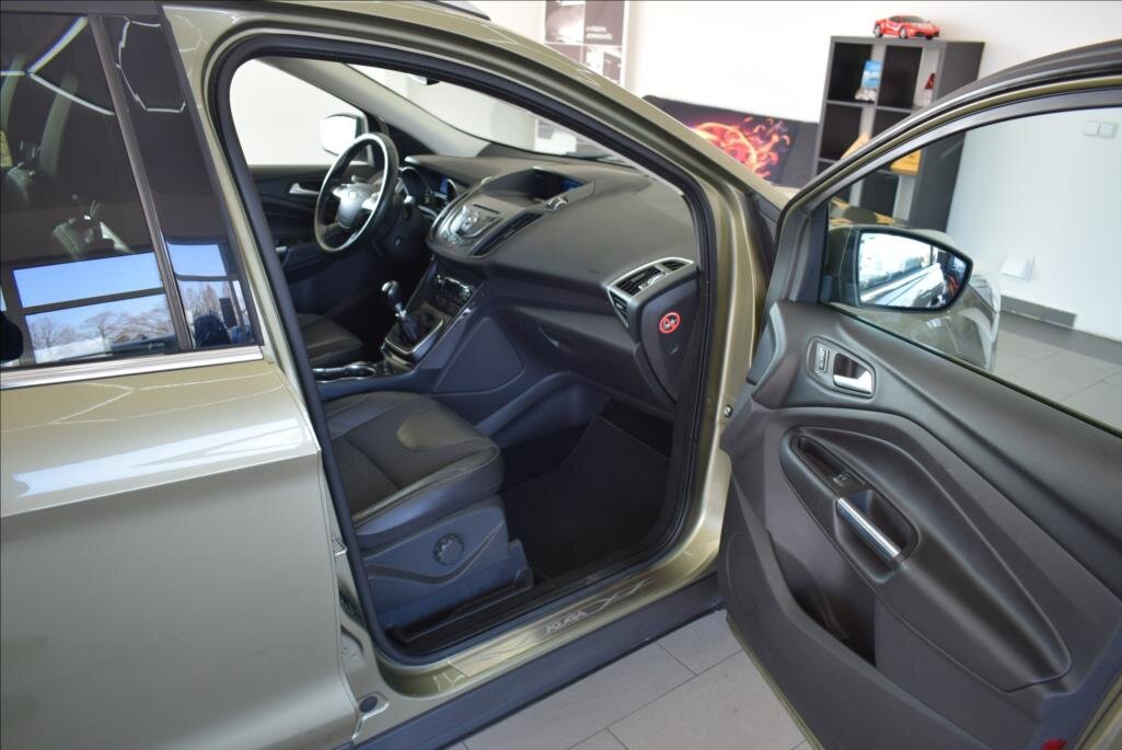 Ford Kuga SUV 1,5 l 110 kw