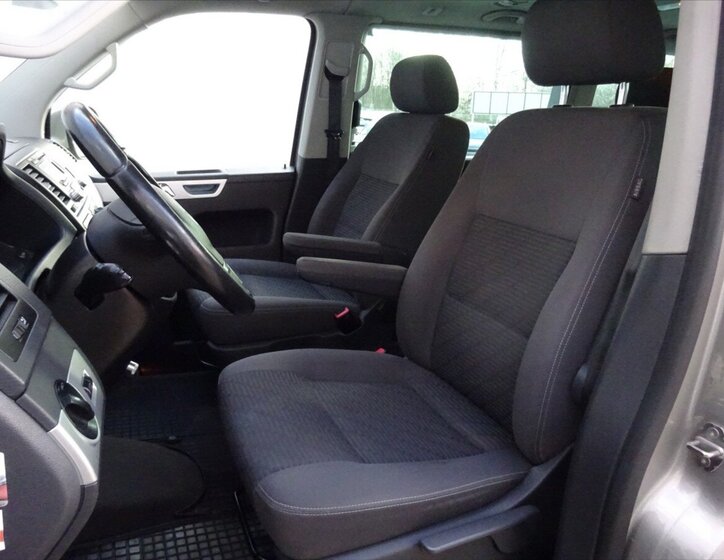 Volkswagen Multivan 10