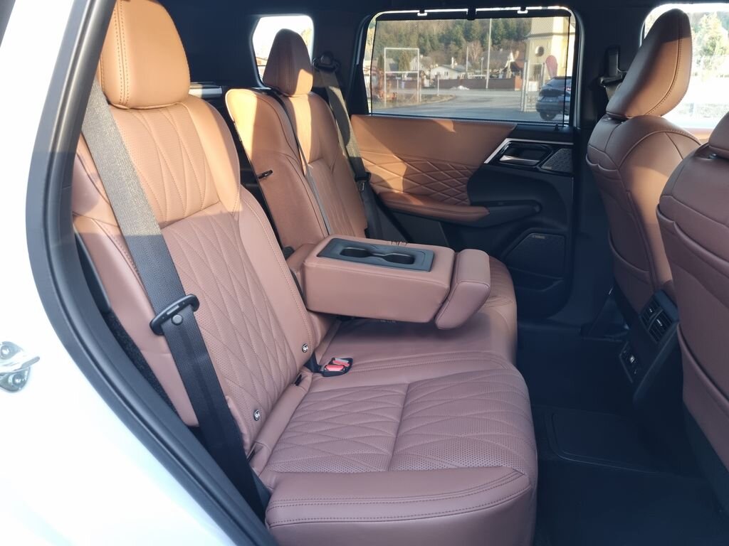 Mitsubishi Outlander SUV 2,4 l 225 kw