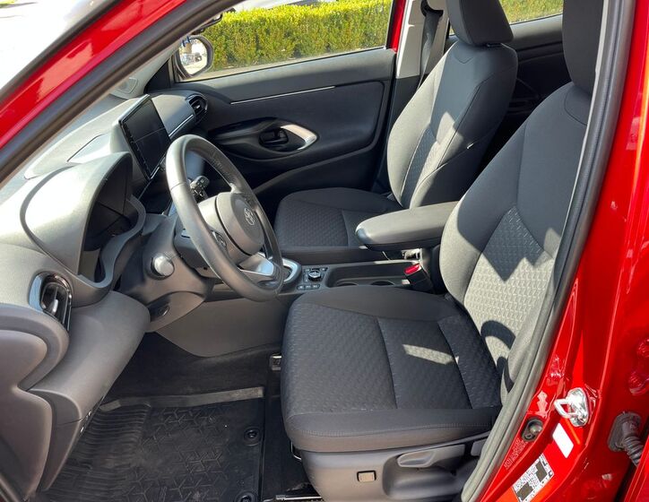 Toyota Yaris Cross 13