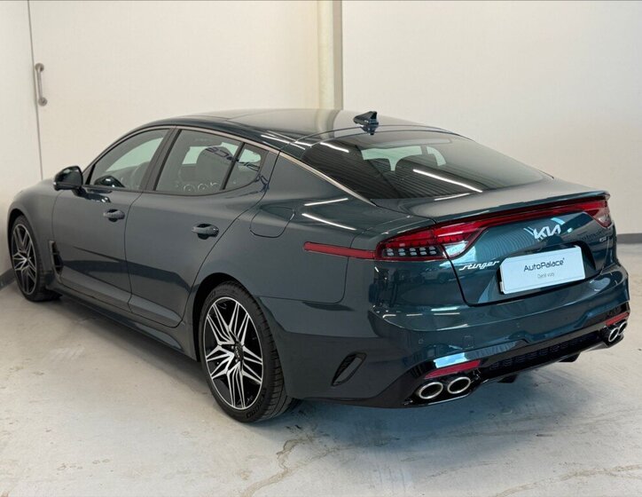 KIA Stinger Liftback 3,3 l 269 kw